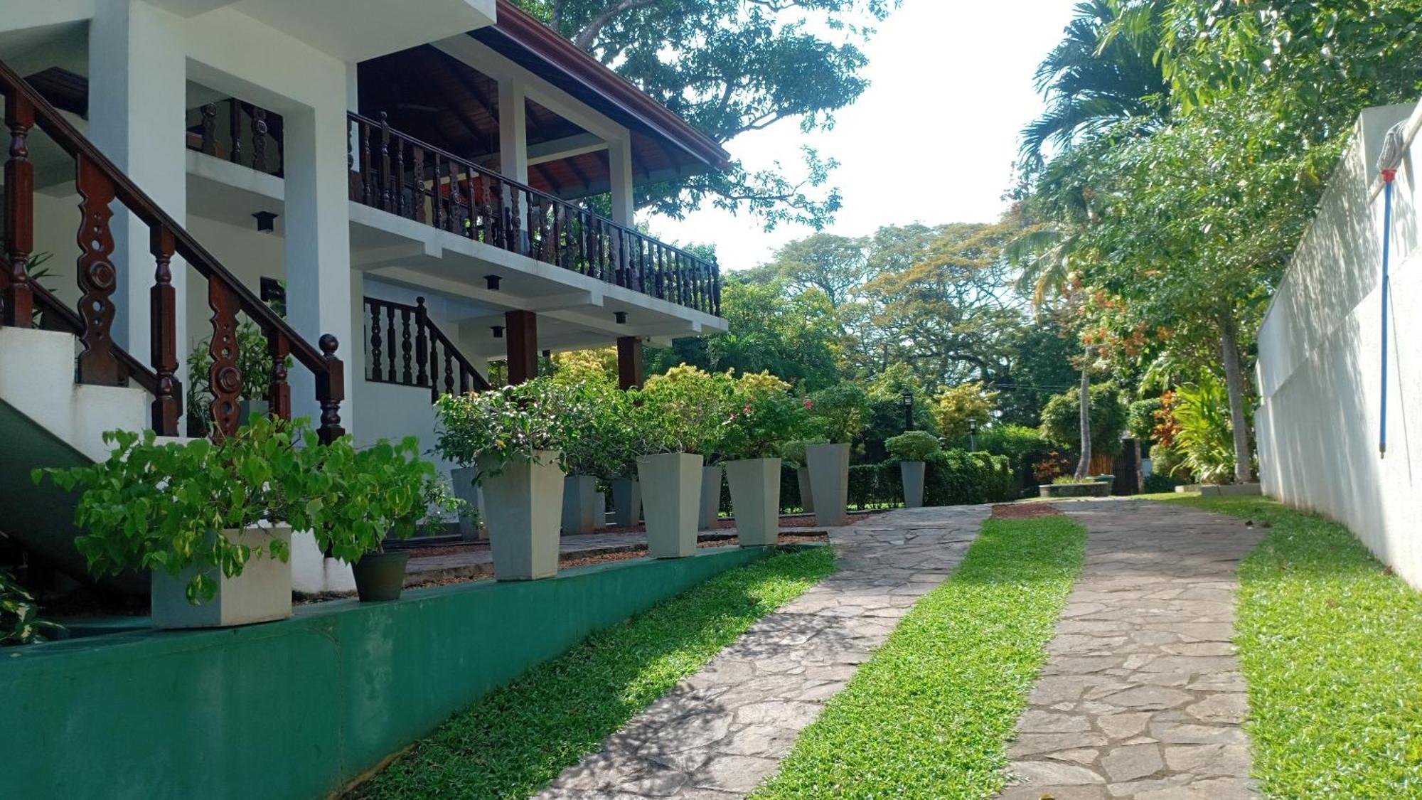Rockery Villa Ayurveda Бентота Экстерьер фото
